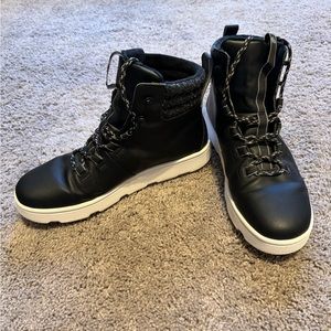 Clarks winter insulated boots size 11 mens.